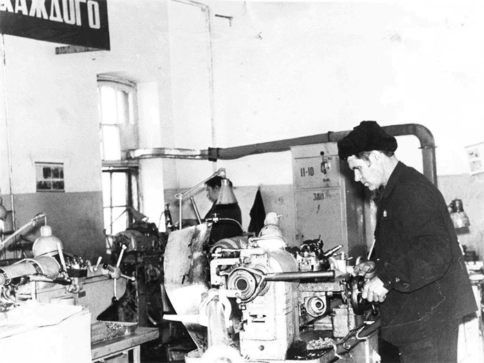 Лукашевский завод — работа на станках 