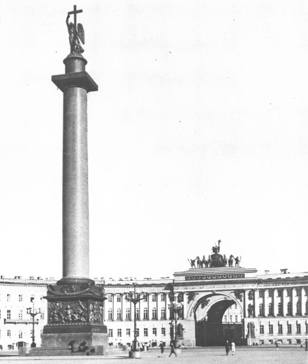 Александровская колонна, фото 1970-х годов