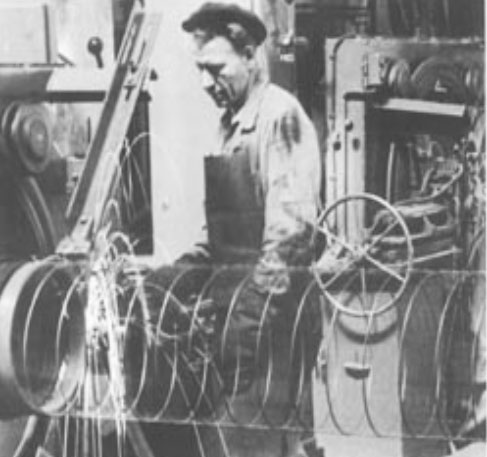 рабочий в цеху на бывшем заводе «Андрей Б. Эллерс»