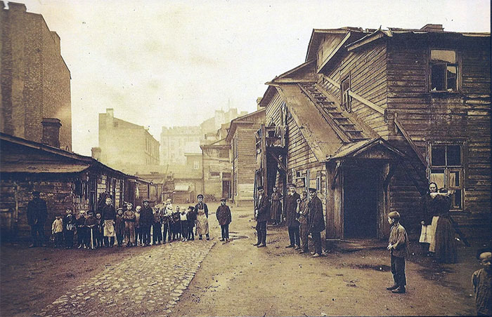 двор на Выборгской стороне Петербурга, старое фото