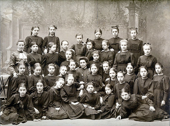 Первые гимназистки в царской России