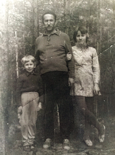 поселок Молодежное 70-е, на фото я, сын и дочь
