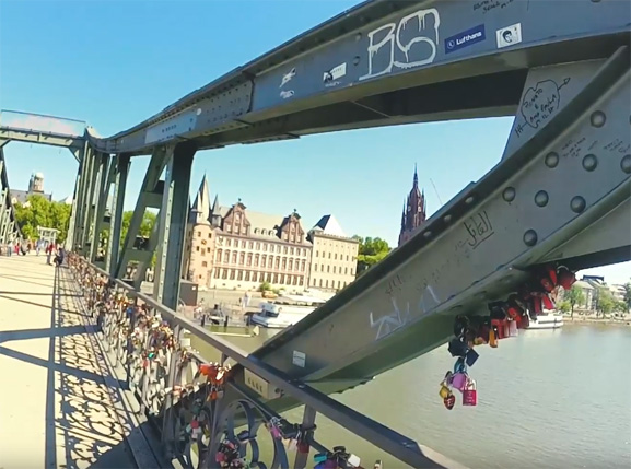 Франкфурт-на-Майне. Фото - мост через реку Майн. 