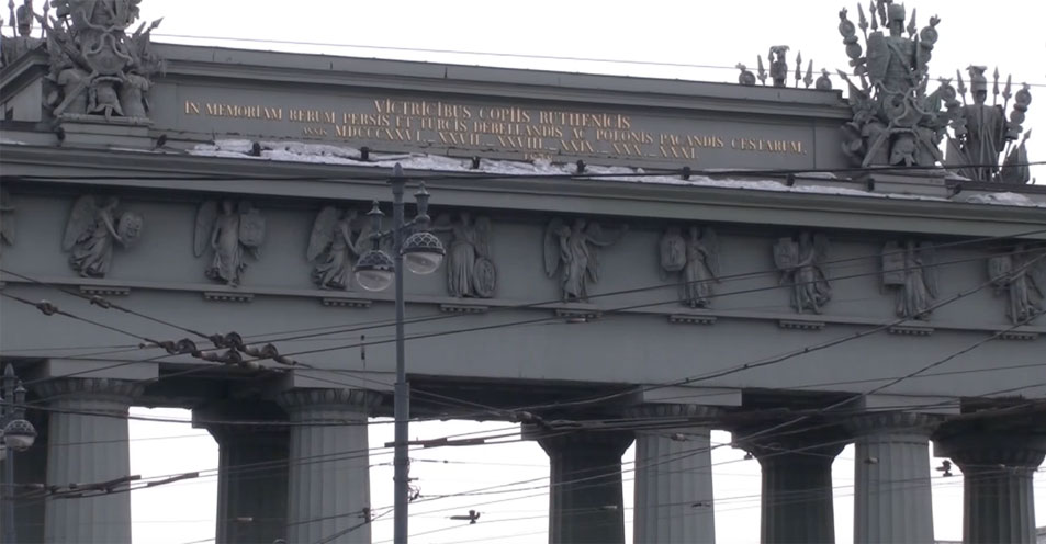 надпись на аттике Московских ворот