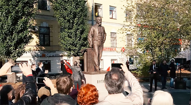 памятник Путилову
