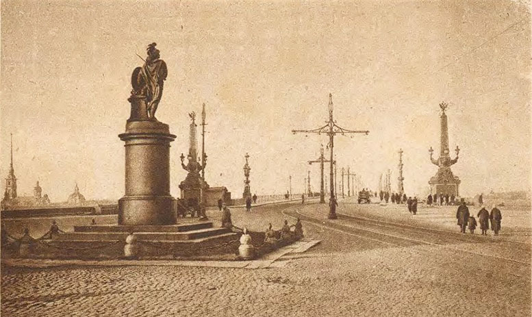 памятник Суворову, старая открытка