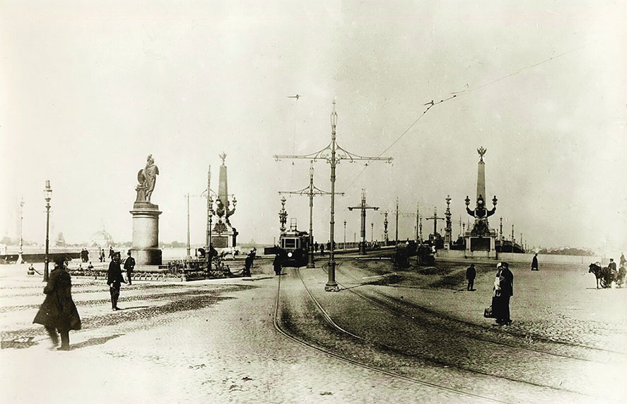 памятник Суворову, старая фотография