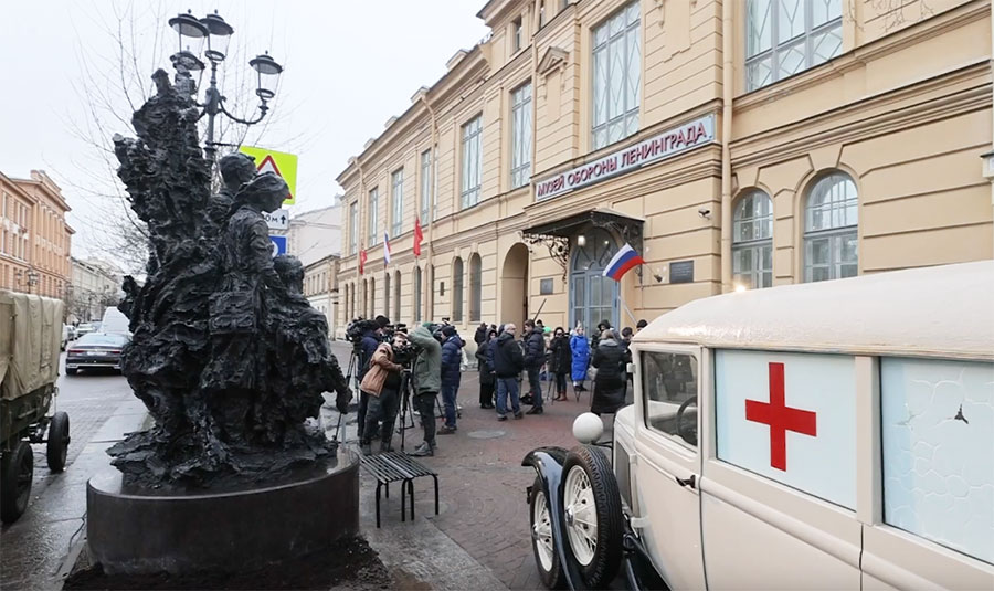 Памятник блокадным медикам, музей обороны Ленинграда