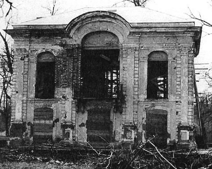 разрушенный павильон Эрмитаж в годы Великой Отечественной войны