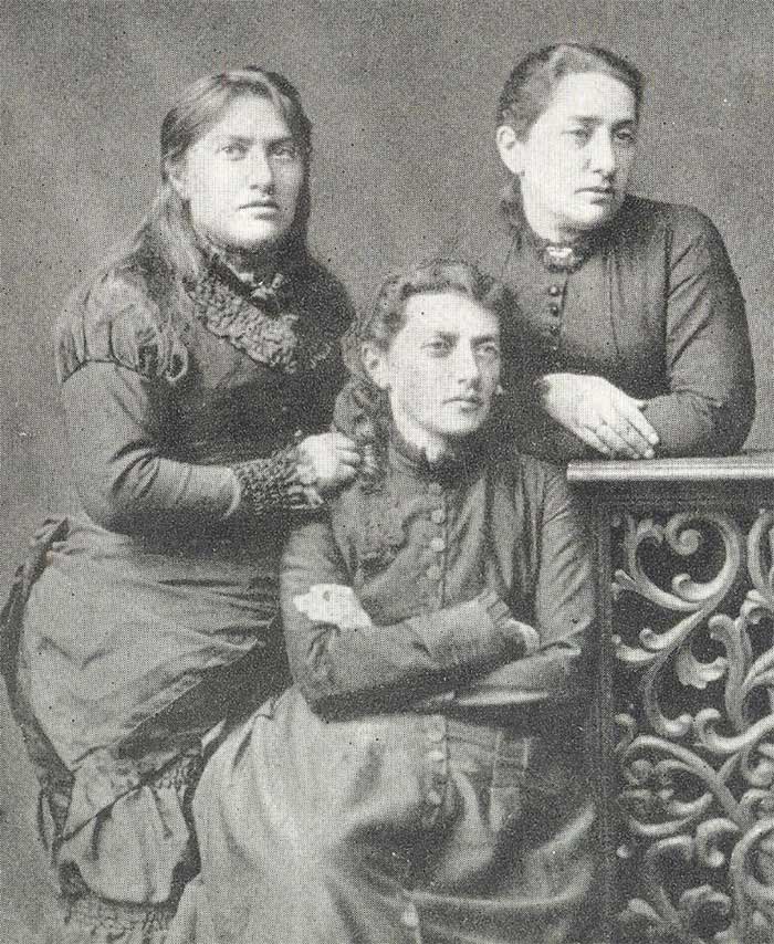 Сестры Бергман — Валентина, Аделаида и Софья