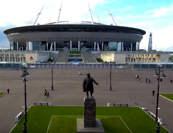 Стадион «Газпром Арена» на Крестовском острове, памятник Кирову 