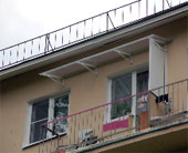 монтаж козырька над балконом